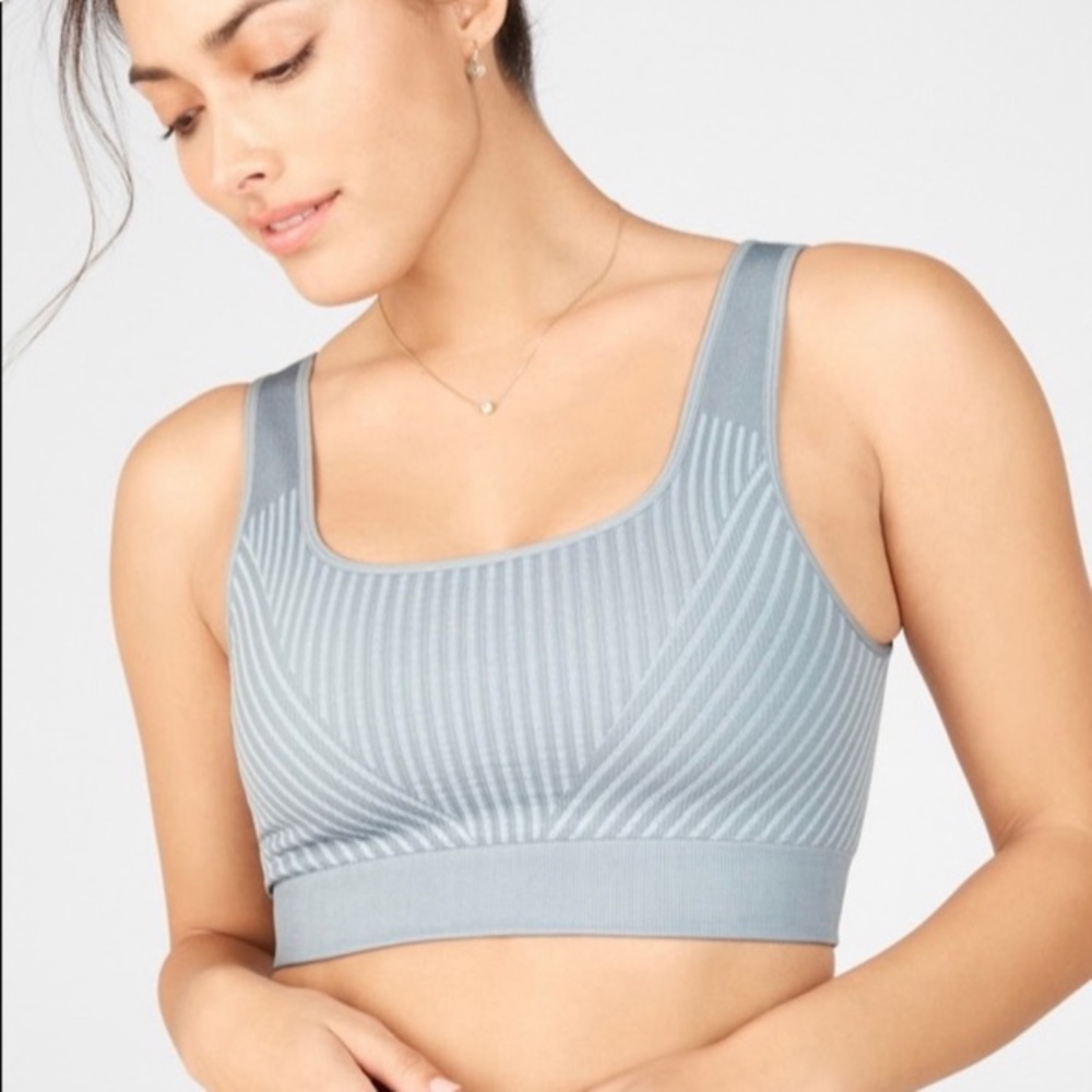 Fabletics Alexis Seamless Sports Bra Rain Cloud Arctic Grey Small